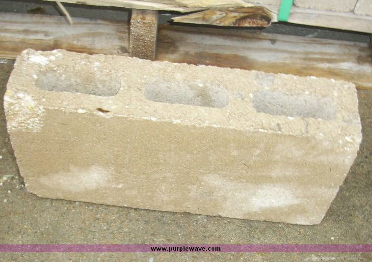 image for item 5135 (2) pallets of concrete block