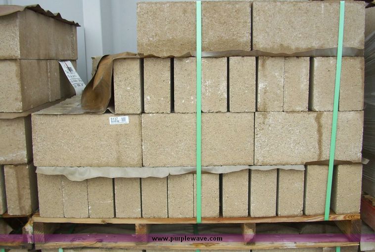 image for item 5137 (2) pallets of concrete block