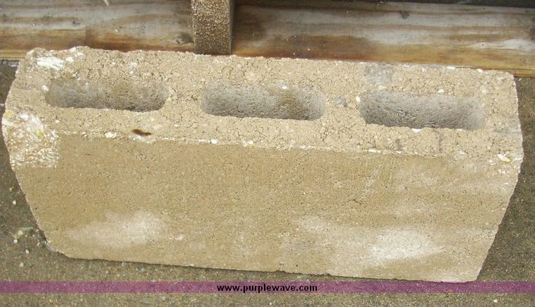 image for item 5137 (2) pallets of concrete block