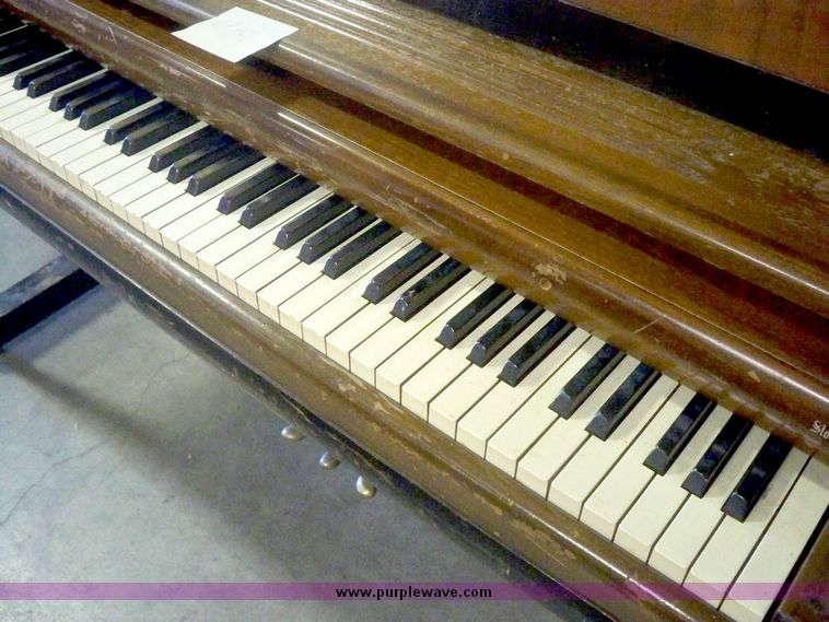 1940 Wurlitzer studio piano in Wichita, KS Item 5215 sold Purple Wave