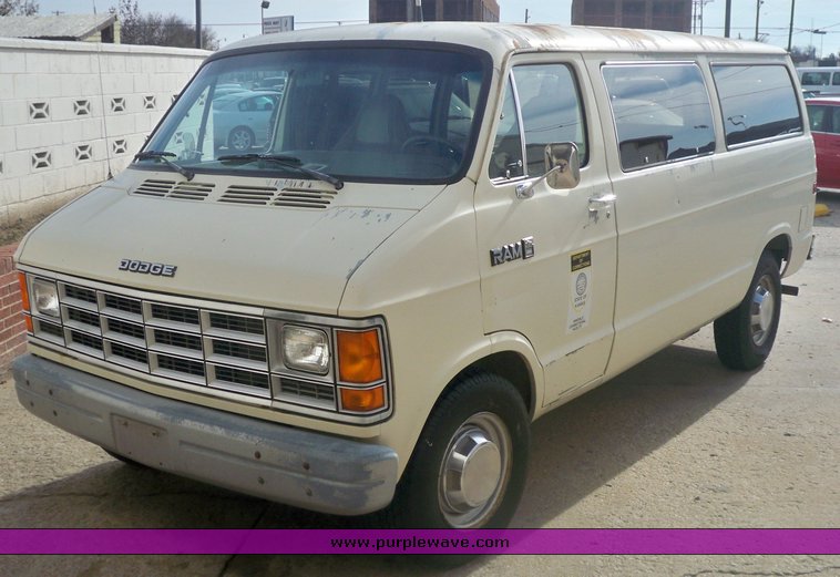 image for item 6592 1990 Dodge Ram B350 van