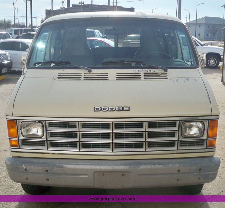 image for item 6592 1990 Dodge Ram B350 van