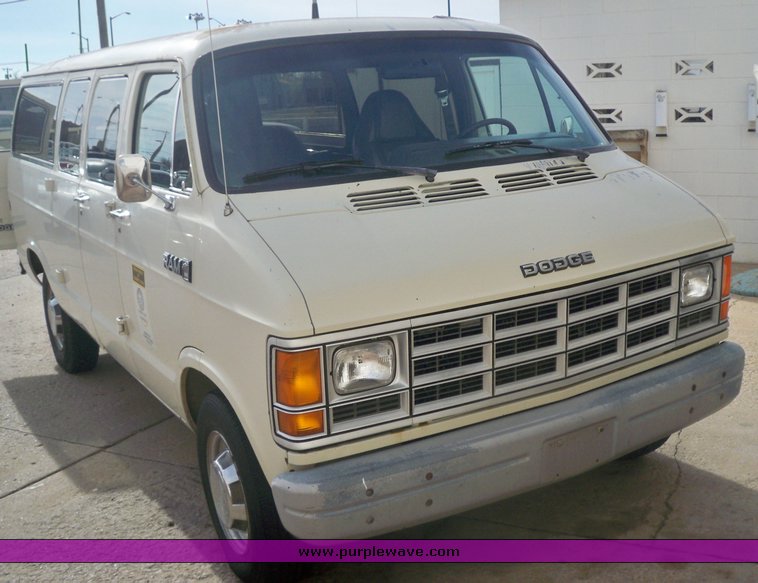 image for item 6592 1990 Dodge Ram B350 van