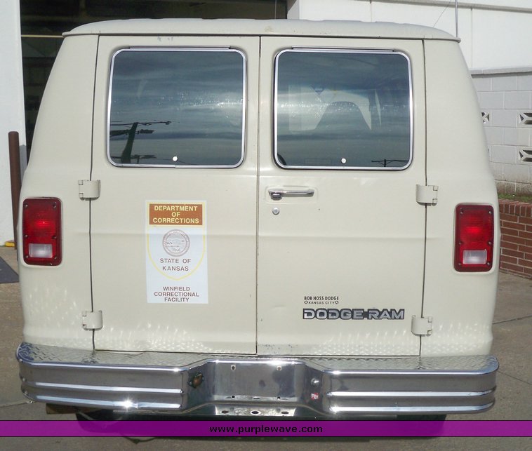 image for item 6592 1990 Dodge Ram B350 van