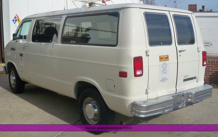 image for item 6592 1990 Dodge Ram B350 van
