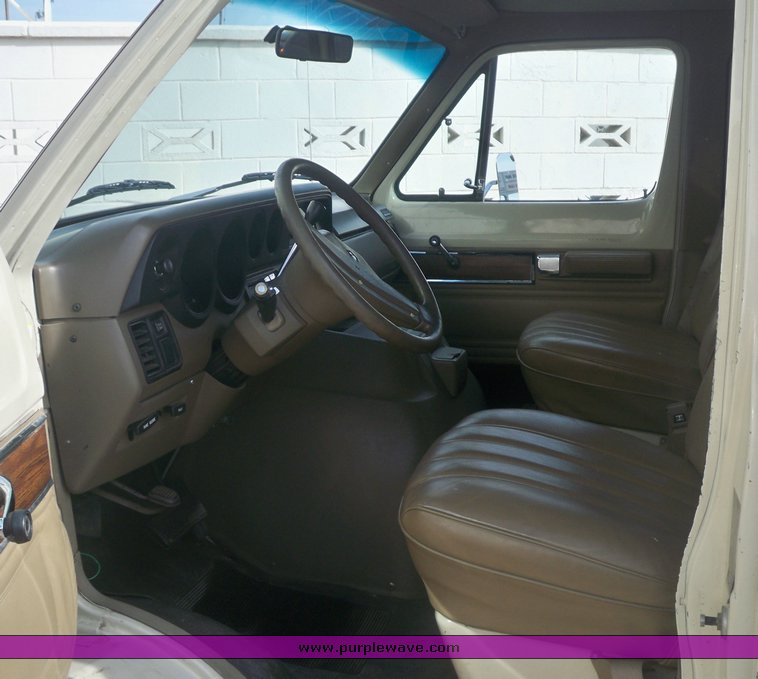 image for item 6592 1990 Dodge Ram B350 van
