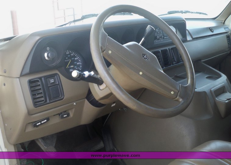 image for item 6592 1990 Dodge Ram B350 van