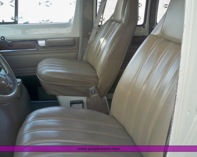 image for item 6592 1990 Dodge Ram B350 van