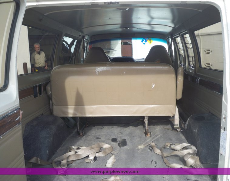 image for item 6592 1990 Dodge Ram B350 van