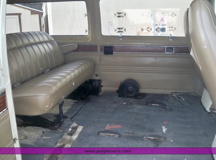 image for item 6592 1990 Dodge Ram B350 van