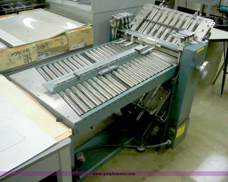 image for item 7477 Baum paper folder