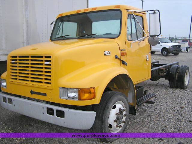 image for item 8378 2000 International 4700 truck