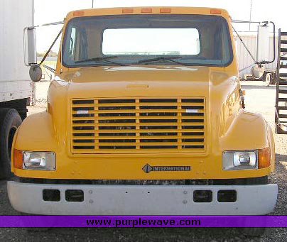 image for item 8378 2000 International 4700 truck
