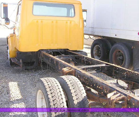 image for item 8378 2000 International 4700 truck