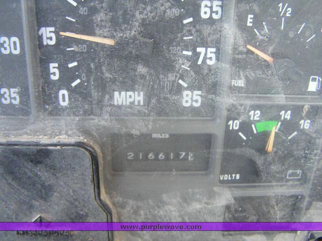 image for item 8378 2000 International 4700 truck