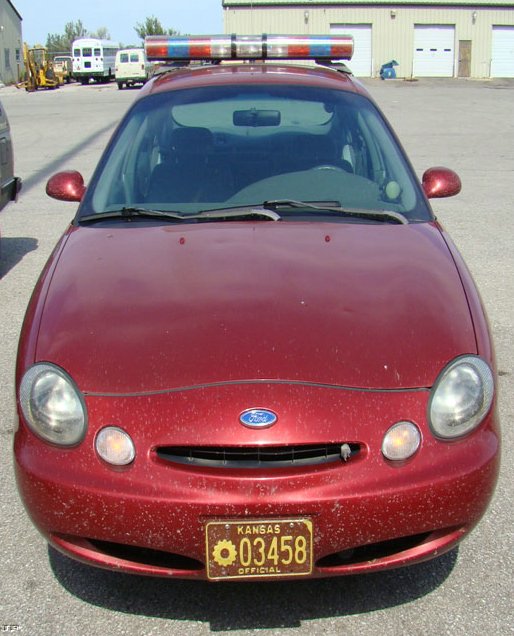 image for item 8380 1996 Ford Taurus