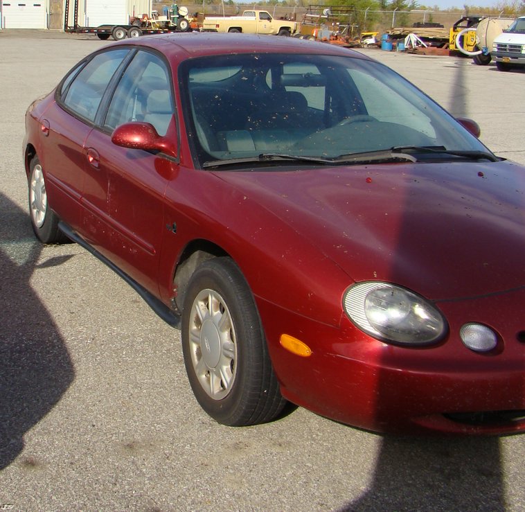 image for item 8380 1996 Ford Taurus
