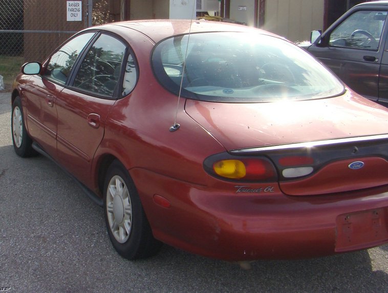 image for item 8380 1996 Ford Taurus