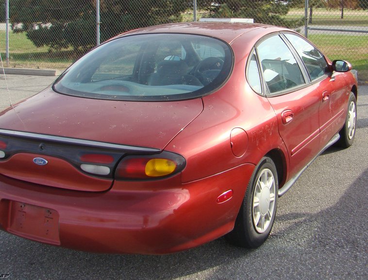 image for item 8380 1996 Ford Taurus