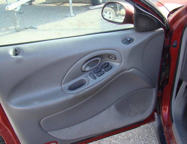 image for item 8380 1996 Ford Taurus