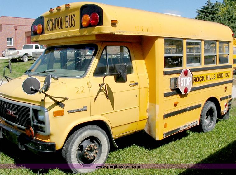 image for item 8810 1992 GMC G3500 Ward bus