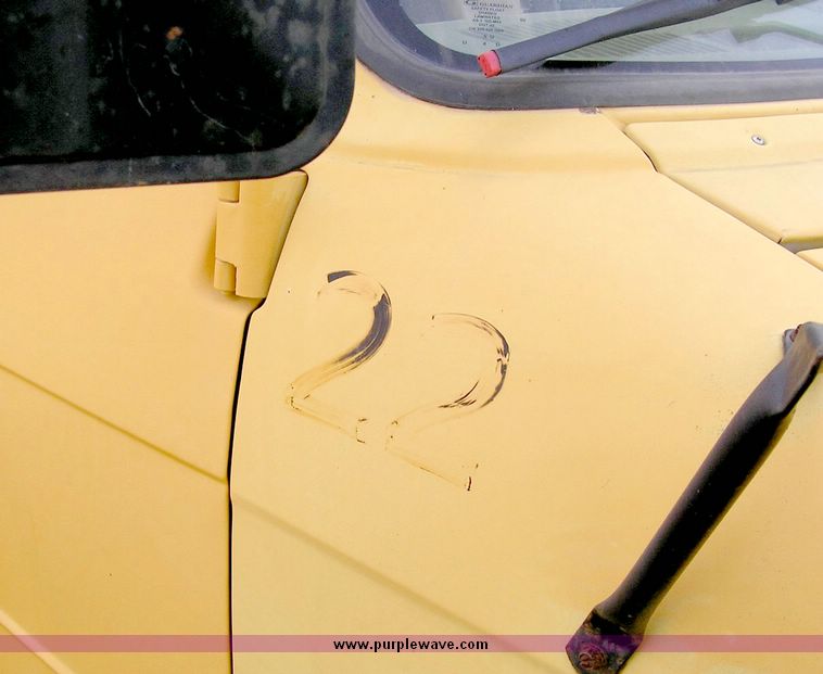 image for item 8810 1992 GMC G3500 Ward bus