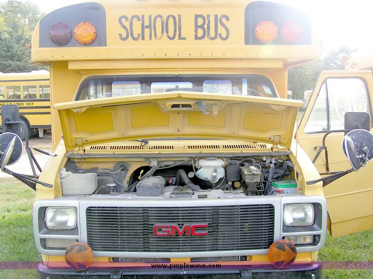 image for item 8810 1992 GMC G3500 Ward bus