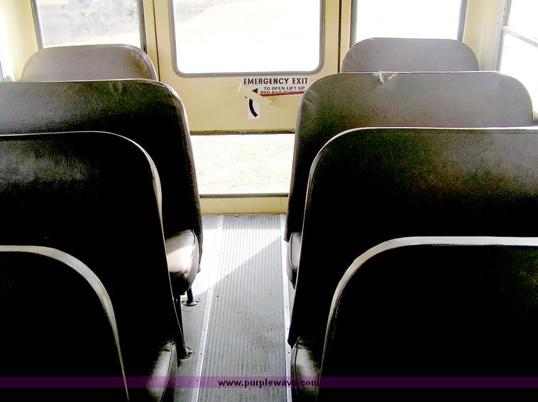 image for item 8810 1992 GMC G3500 Ward bus