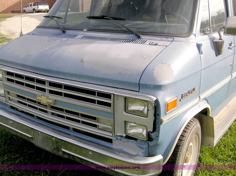 image for item 8813 1990 Chevrolet Sportvan G30
