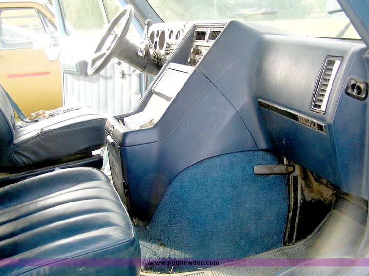 image for item 8813 1990 Chevrolet Sportvan G30