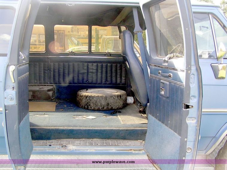 image for item 8813 1990 Chevrolet Sportvan G30