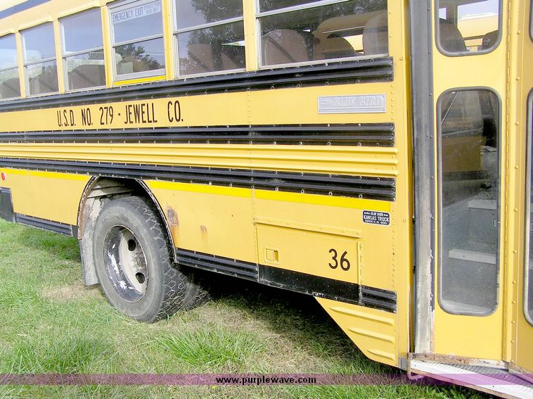 image for item 8814 1995 Chevrolet B7T042 Bluebird bus