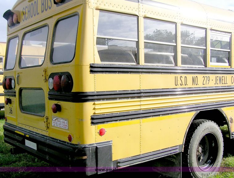 image for item 8814 1995 Chevrolet B7T042 Bluebird bus
