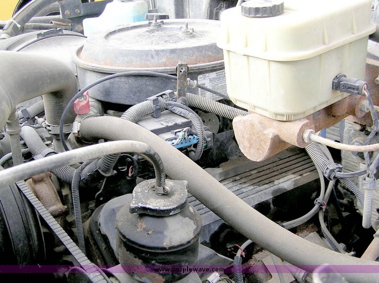 image for item 8814 1995 Chevrolet B7T042 Bluebird bus