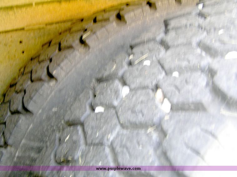 image for item 8814 1995 Chevrolet B7T042 Bluebird bus