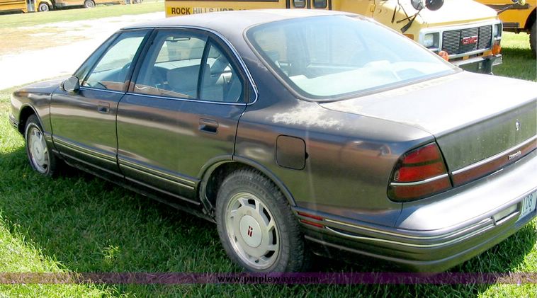 image for item 8816 1994 Oldsmobile 88 Royale LS