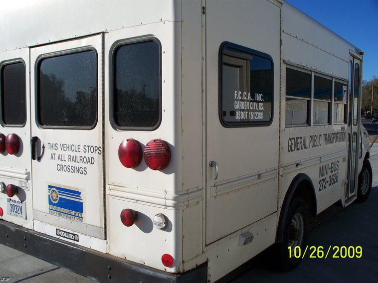 image for item 9990 1992 Ford E350 Eight passenger bus