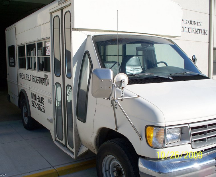 image for item 9990 1992 Ford E350 Eight passenger bus