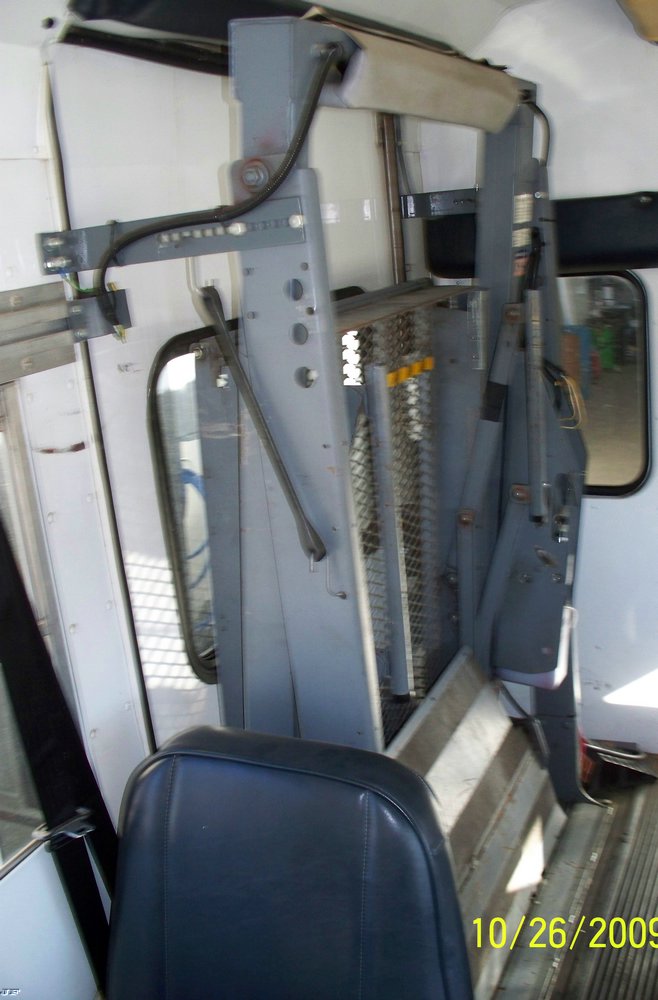 image for item 9990 1992 Ford E350 Eight passenger bus