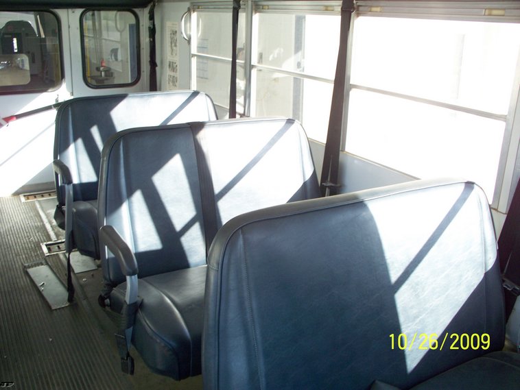 image for item 9990 1992 Ford E350 Eight passenger bus