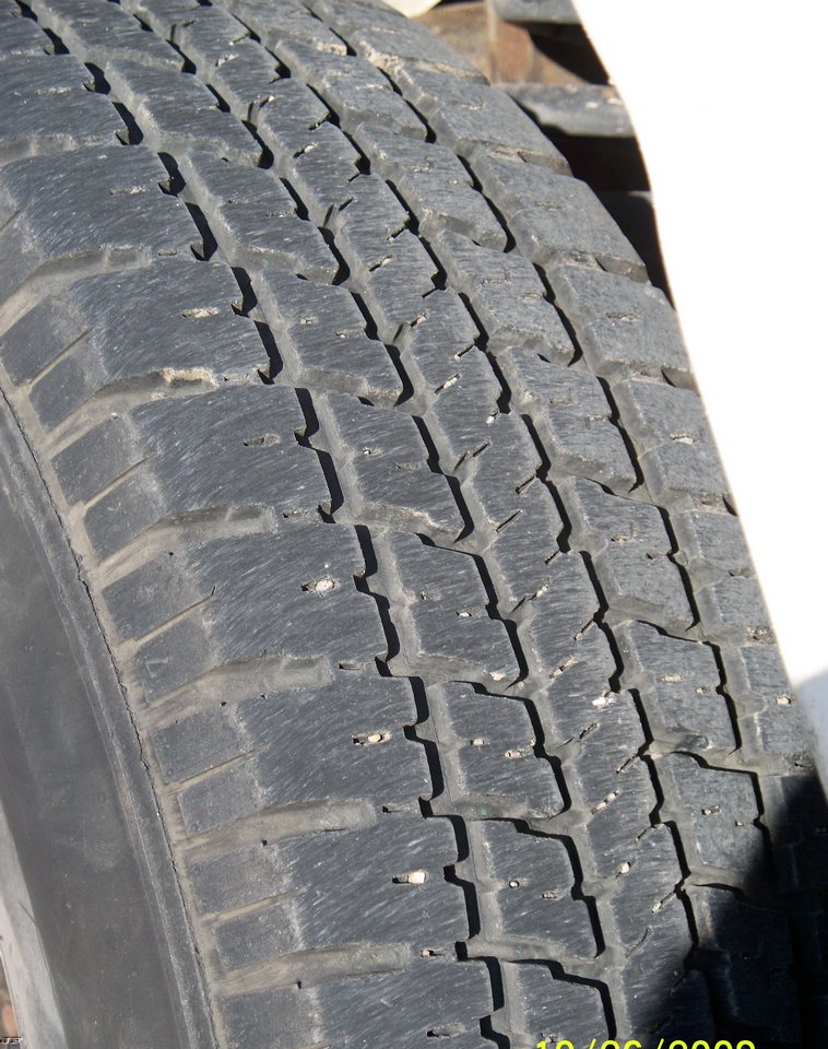 image for item 9990 1992 Ford E350 Eight passenger bus