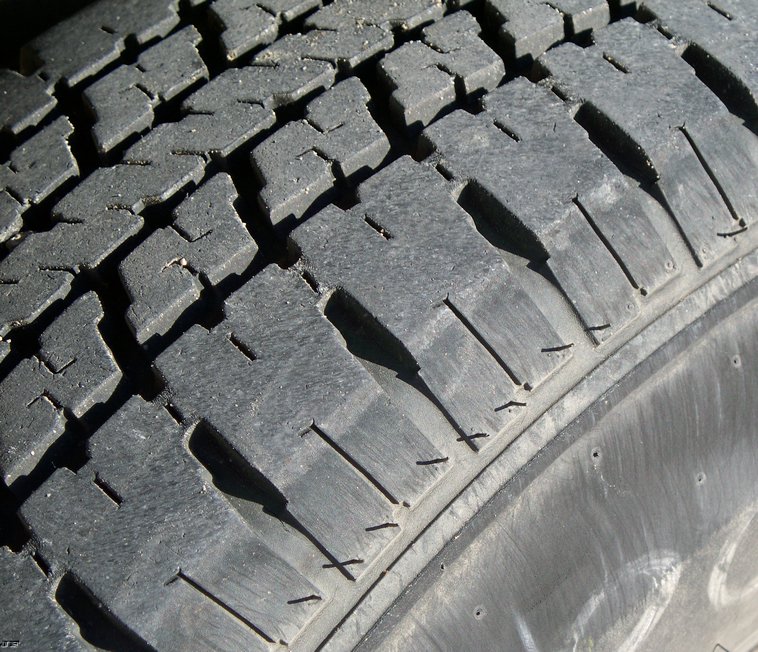 image for item 9990 1992 Ford E350 Eight passenger bus