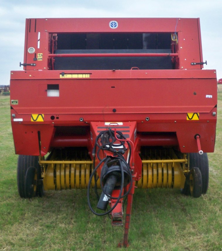 image for item 5150 New Holland 678 round baler