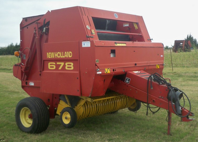 image for item 5150 New Holland 678 round baler