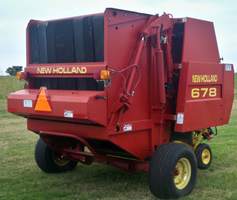 image for item 5150 New Holland 678 round baler