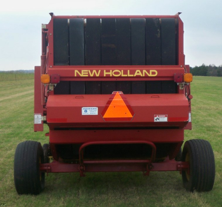 image for item 5150 New Holland 678 round baler
