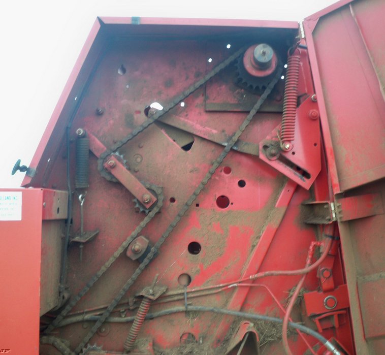 image for item 5150 New Holland 678 round baler