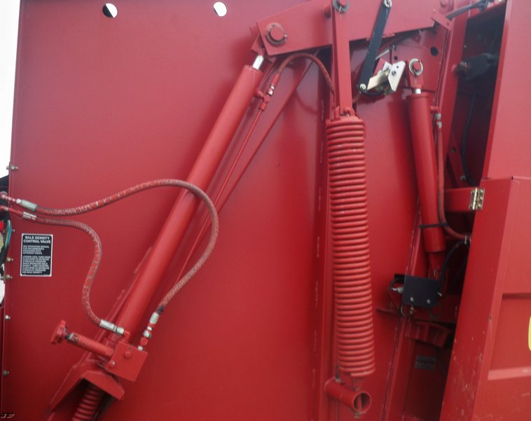 image for item 5150 New Holland 678 round baler