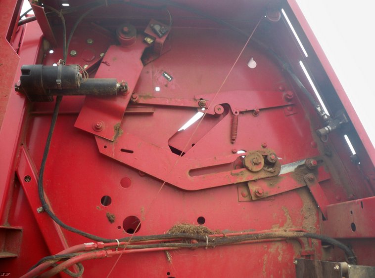 image for item 5150 New Holland 678 round baler