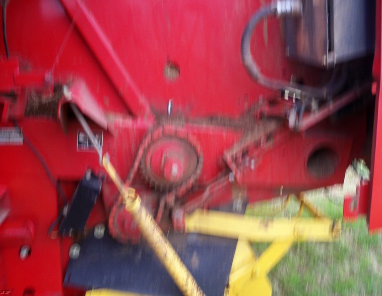 image for item 5150 New Holland 678 round baler